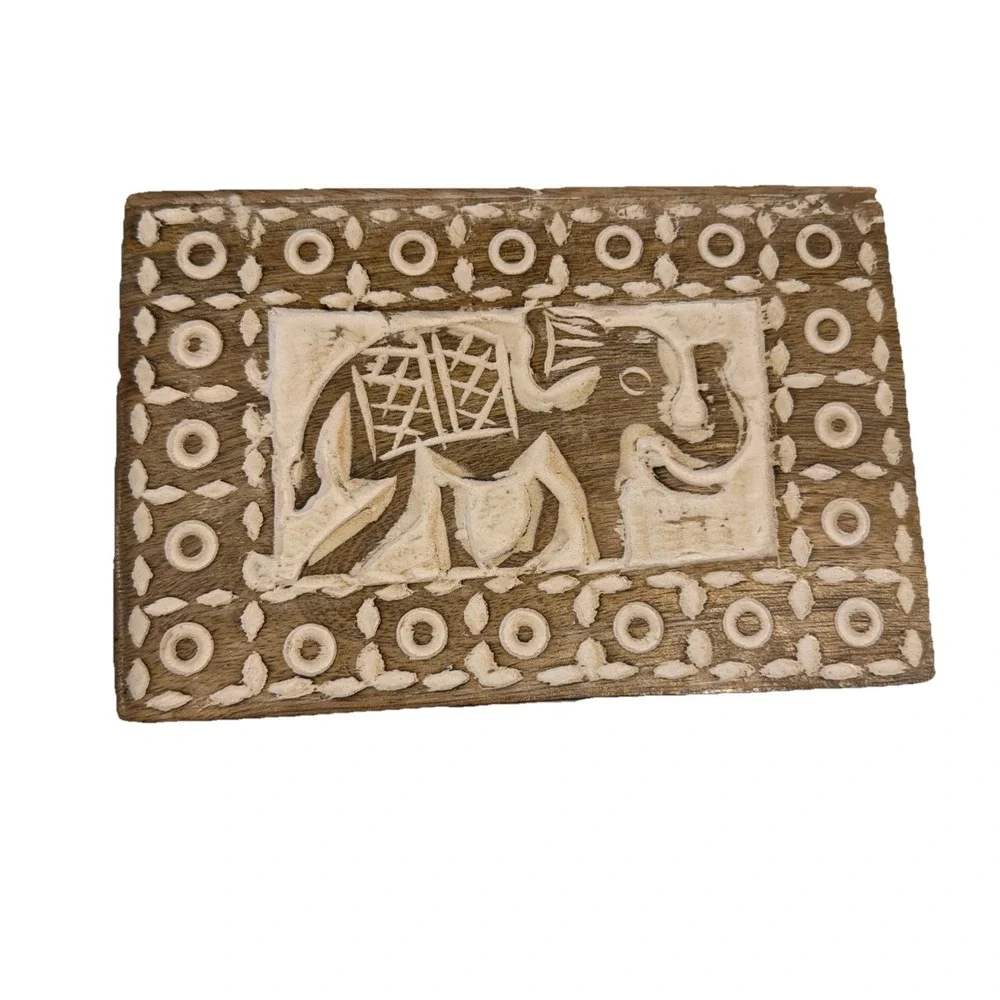 Hand‎ carved Wooden Elephant Hinged Jewlery Trinket Box Whitewash